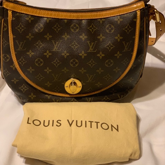 Louis Vuitton - Picture 2 of 8
